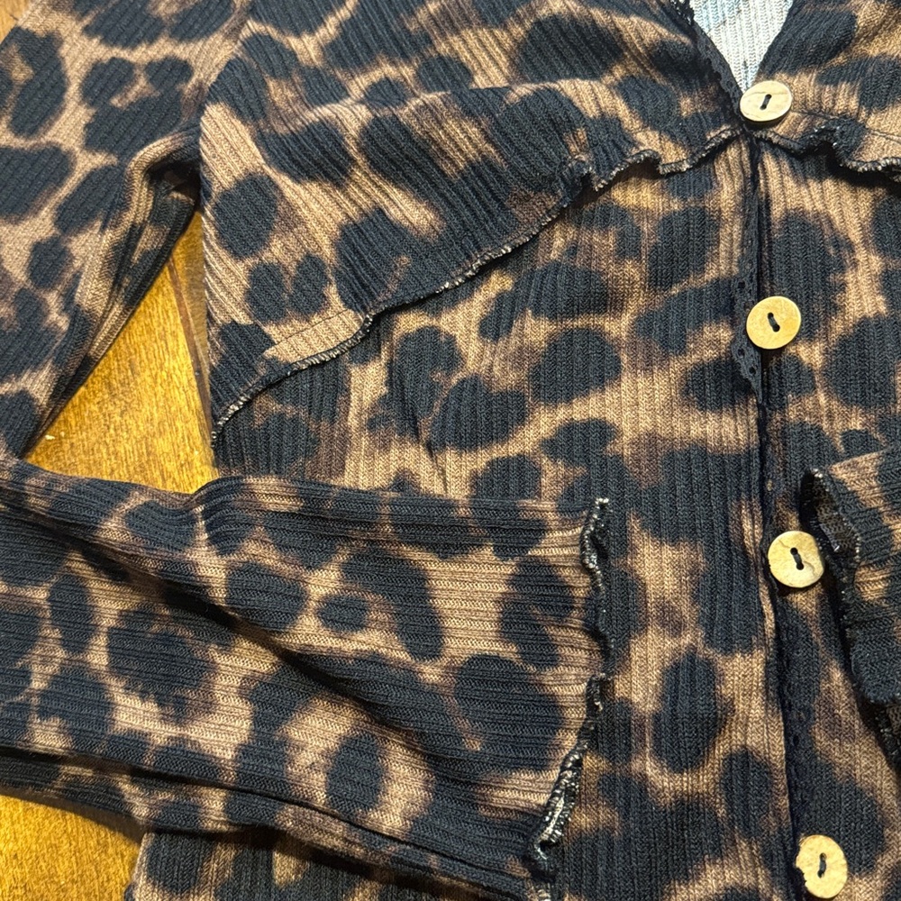 New Leopard Print Button-Up Ribbed long sleeve top~ - Picture 9 of 10